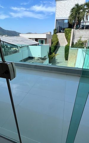 Casa à venda com 1200m², 4 quartos e 8 vagas Casa à venda com 1200m², 4 quartos e 8 vagasVaranda da suíte 2