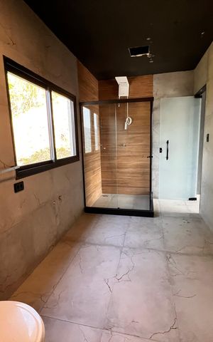 Casa à venda com 1200m², 4 quartos e 8 vagas Casa à venda com 1200m², 4 quartos e 8 vagasLavabo do escritório