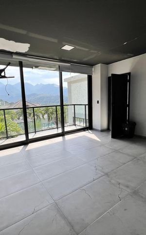 Casa à venda com 1200m², 4 quartos e 8 vagas Casa à venda com 1200m², 4 quartos e 8 vagasEscritório