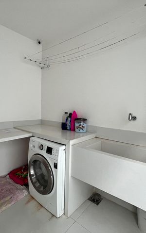 Casa à venda com 1200m², 4 quartos e 8 vagas Casa à venda com 1200m², 4 quartos e 8 vagasÁrea de Serviço
