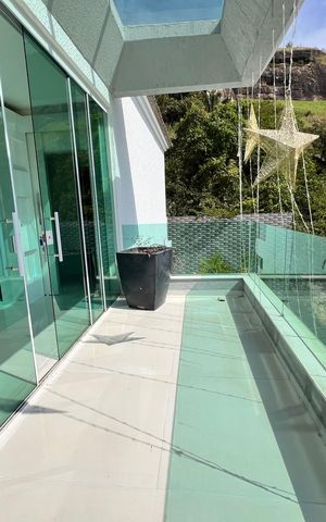 Casa à venda com 1200m², 4 quartos e 8 vagas Casa à venda com 1200m², 4 quartos e 8 vagasvaranda da suíte 3