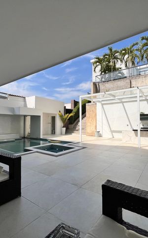 Casa à venda com 1200m², 4 quartos e 8 vagas Casa à venda com 1200m², 4 quartos e 8 vagasÁrea comum