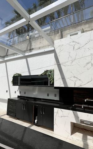 Casa à venda com 1200m², 4 quartos e 8 vagas Casa à venda com 1200m², 4 quartos e 8 vagasÁrea comum