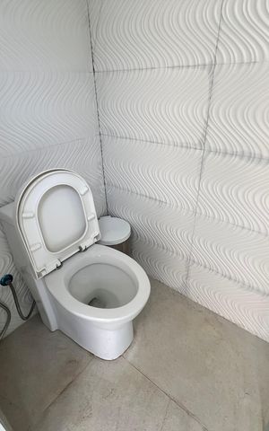 Casa à venda com 1200m², 4 quartos e 8 vagas Casa à venda com 1200m², 4 quartos e 8 vagasBanheiro de Serviço