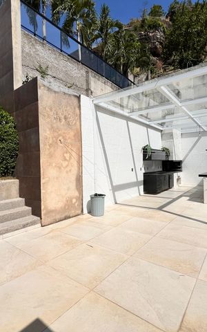 Casa à venda com 1200m², 4 quartos e 8 vagas Casa à venda com 1200m², 4 quartos e 8 vagasÁrea comum