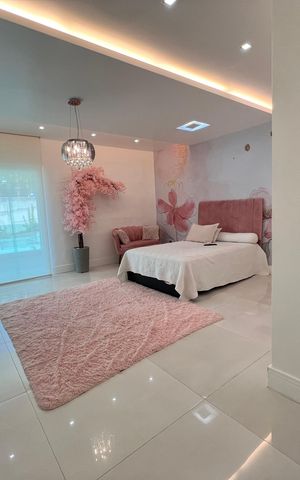 Casa à venda com 1200m², 4 quartos e 8 vagas Casa à venda com 1200m², 4 quartos e 8 vagasSuíte 4
