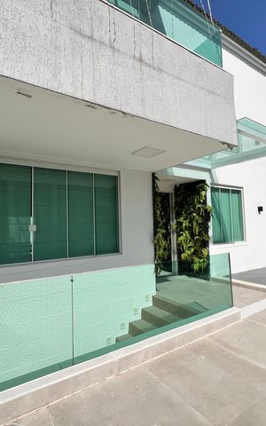 Casa à venda com 1200m², 4 quartos e 8 vagas Casa à venda com 1200m², 4 quartos e 8 vagasFachada