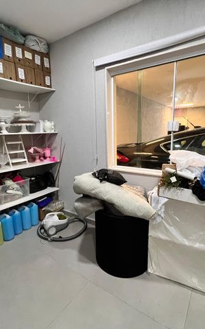 Casa à venda com 1200m², 4 quartos e 8 vagas Casa à venda com 1200m², 4 quartos e 8 vagasDespensa 2