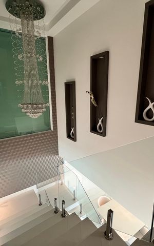 Casa à venda com 1200m², 4 quartos e 8 vagas Casa à venda com 1200m², 4 quartos e 8 vagasCorredor