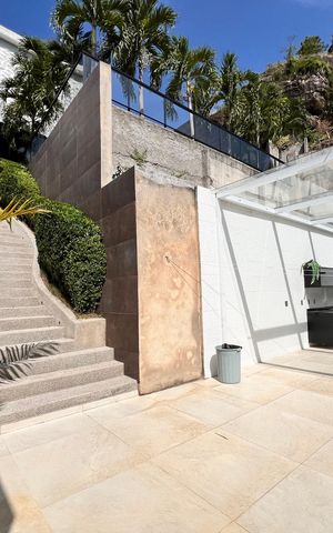 Casa à venda com 1200m², 4 quartos e 8 vagas Casa à venda com 1200m², 4 quartos e 8 vagasÁrea comum