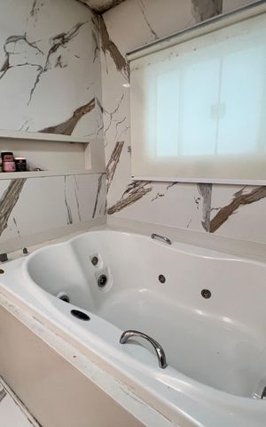 Casa à venda com 1200m², 4 quartos e 8 vagas Casa à venda com 1200m², 4 quartos e 8 vagasBanheiro da Suíte 3