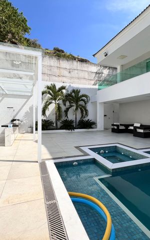 Casa à venda com 1200m², 4 quartos e 8 vagas Casa à venda com 1200m², 4 quartos e 8 vagasÁrea comum