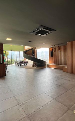 Casa à venda com 1200m², 4 quartos e 8 vagas Casa à venda com 1200m², 4 quartos e 8 vagasSala/Cozinha