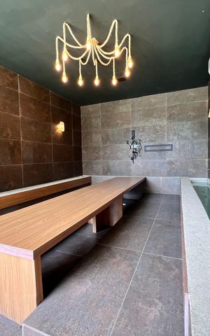 Casa à venda com 1200m², 4 quartos e 8 vagas Casa à venda com 1200m², 4 quartos e 8 vagasÁrea comum