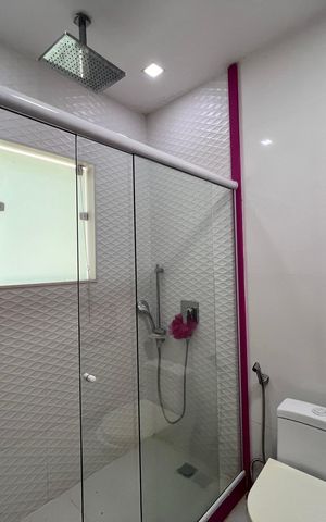 Casa à venda com 1200m², 4 quartos e 8 vagas Casa à venda com 1200m², 4 quartos e 8 vagasBanheiro da Suíte 4