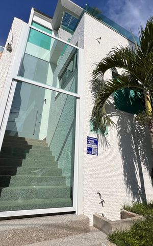 Casa à venda com 1200m², 4 quartos e 8 vagas Casa à venda com 1200m², 4 quartos e 8 vagasFachada/Placa