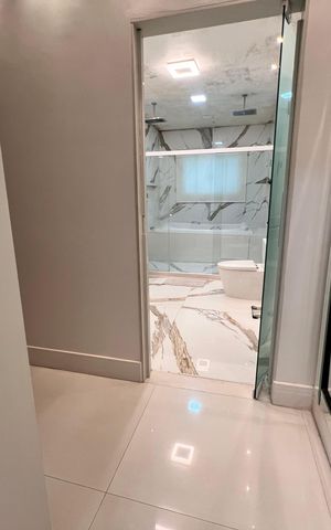 Casa à venda com 1200m², 4 quartos e 8 vagas Casa à venda com 1200m², 4 quartos e 8 vagasCorredor