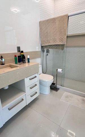 Casa à venda com 1200m², 4 quartos e 8 vagas Casa à venda com 1200m², 4 quartos e 8 vagasBanheiro da Suíte 2