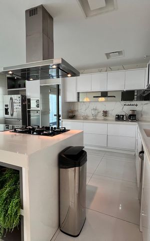 Casa à venda com 1200m², 4 quartos e 8 vagas Casa à venda com 1200m², 4 quartos e 8 vagascozinha 2