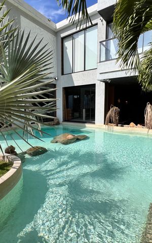 Casa à venda com 1200m², 4 quartos e 8 vagas Casa à venda com 1200m², 4 quartos e 8 vagasÁrea comum