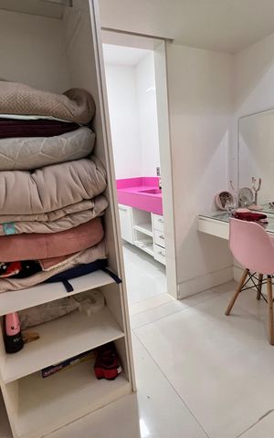 Casa à venda com 1200m², 4 quartos e 8 vagas Casa à venda com 1200m², 4 quartos e 8 vagasCloset Suíte 4