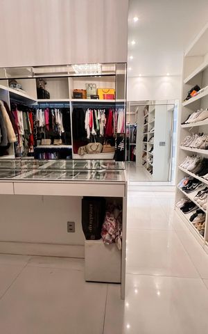 Casa à venda com 1200m², 4 quartos e 8 vagas Casa à venda com 1200m², 4 quartos e 8 vagasCloset da suíte 3