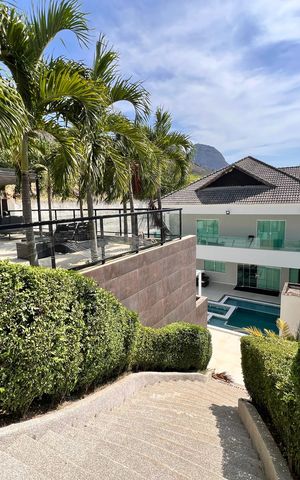 Casa à venda com 1200m², 4 quartos e 8 vagas Casa à venda com 1200m², 4 quartos e 8 vagasÁrea comum