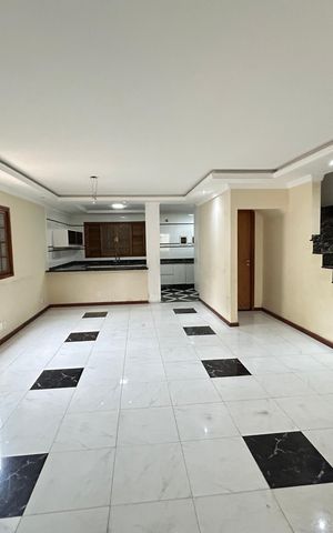 Casa para alugar com 200m², 3 quartos e 3 vagasSala