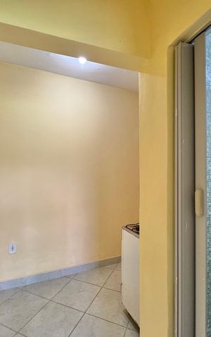 Casa à venda com 22m², 1 quarto e sem vaga Casa à venda com 22m², 1 quarto e sem vagaSala e Cozinha