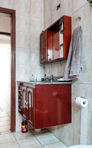 Casa à venda com 360m², 4 quartos e 6 vagasBanheiro da suíte 1