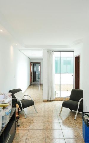 Casa à venda com 360m², 4 quartos e 6 vagasSala