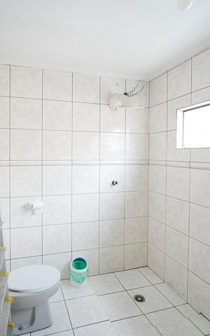 Casa à venda com 360m², 4 quartos e 6 vagasBanheiro da suíte 2