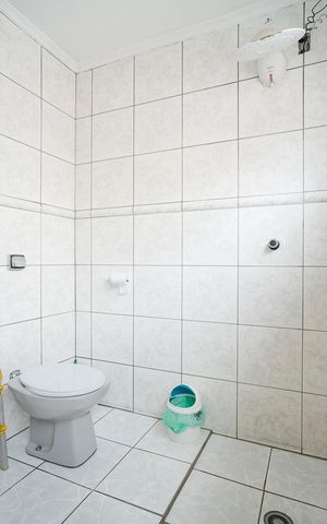 Casa à venda com 360m², 4 quartos e 6 vagasBanheiro da suíte 2