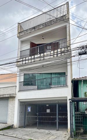 Casa à venda com 360m², 4 quartos e 6 vagasFachada + plaquinha