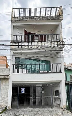 Casa à venda com 360m², 4 quartos e 6 vagasFachada + plaquinha