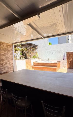Casa à venda com 283m², 3 quartos e 2 vagas Casa à venda com 283m², 3 quartos e 2 vagasÁrea Externa
