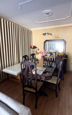 Casa à venda com 283m², 3 quartos e 2 vagas Casa à venda com 283m², 3 quartos e 2 vagasSala