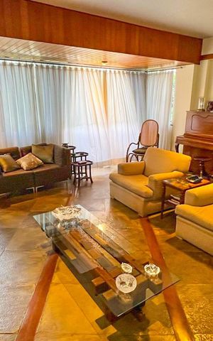 Apartamento à venda com 214m², 4 quartos e 2 vagas Apartamento à venda com 214m², 4 quartos e 2 vagasSala