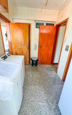 Apartamento à venda com 214m², 4 quartos e 2 vagas Apartamento à venda com 214m², 4 quartos e 2 vagasÁrea de Serviço