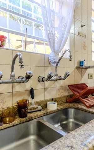 Casa à venda com 477m², 3 quartos e 4 vagas Casa à venda com 477m², 3 quartos e 4 vagasCozinha
