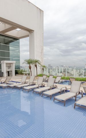 Studio à venda com 33m², 1 quarto e 1 vaga Studio à venda com 33m², 1 quarto e 1 vagaPiscina