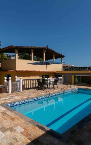 Casa à venda com 550m², 4 quartos e 3 vagas Casa à venda com 550m², 4 quartos e 3 vagasPiscina