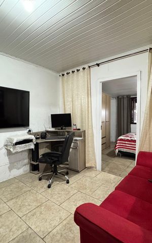 Casa à venda com 120m², 2 quartos e 2 vagas Casa à venda com 120m², 2 quartos e 2 vagasSala