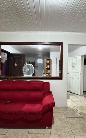 Casa à venda com 120m², 2 quartos e 2 vagas Casa à venda com 120m², 2 quartos e 2 vagasSala