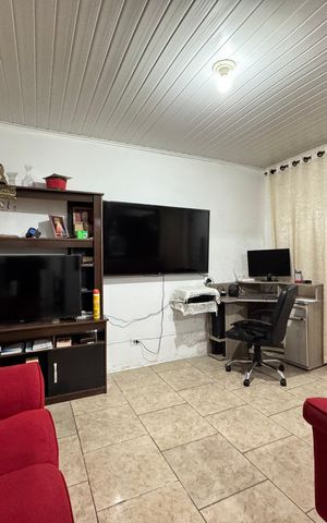 Casa à venda com 120m², 2 quartos e 2 vagas Casa à venda com 120m², 2 quartos e 2 vagasSala