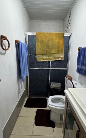 Casa à venda com 120m², 2 quartos e 2 vagas Casa à venda com 120m², 2 quartos e 2 vagasBanheiro