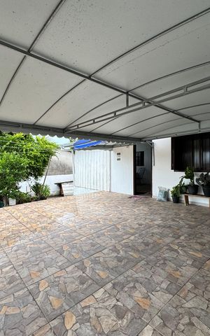 Casa à venda com 120m², 2 quartos e 2 vagas Casa à venda com 120m², 2 quartos e 2 vagasGaragem