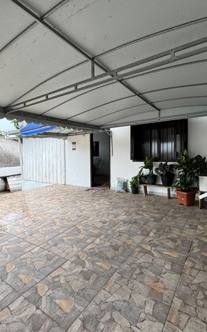 Casa à venda com 120m², 2 quartos e 2 vagas Casa à venda com 120m², 2 quartos e 2 vagasGaragem