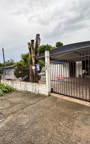 Casa à venda com 120m², 2 quartos e 2 vagas Casa à venda com 120m², 2 quartos e 2 vagasFachada e placa