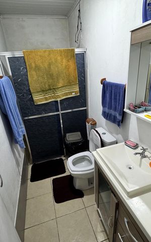 Casa à venda com 120m², 2 quartos e 2 vagas Casa à venda com 120m², 2 quartos e 2 vagasBanheiro